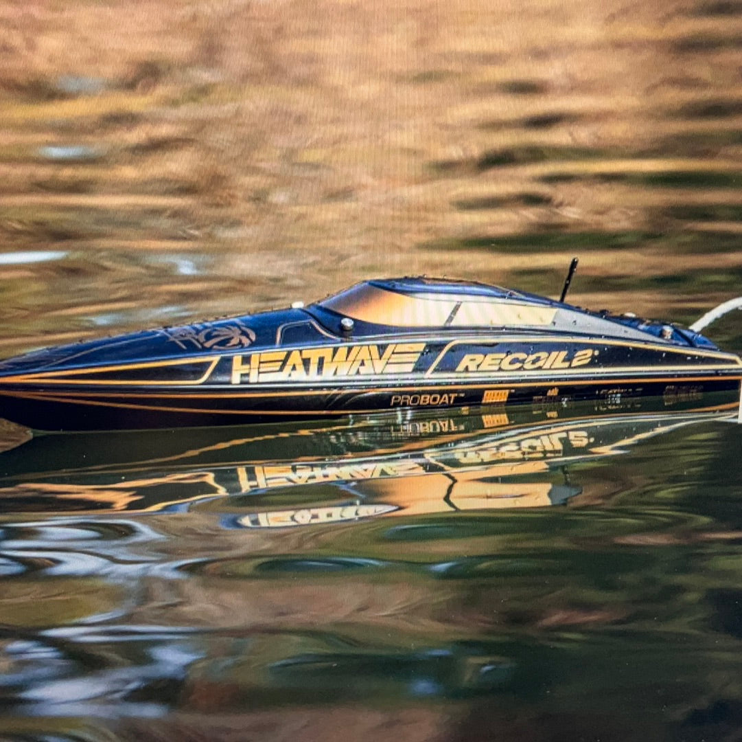 PROBOAT Recoil 2 V2 26" Self-Righting Brushless Deep-V RTR, Heat Wave Visual