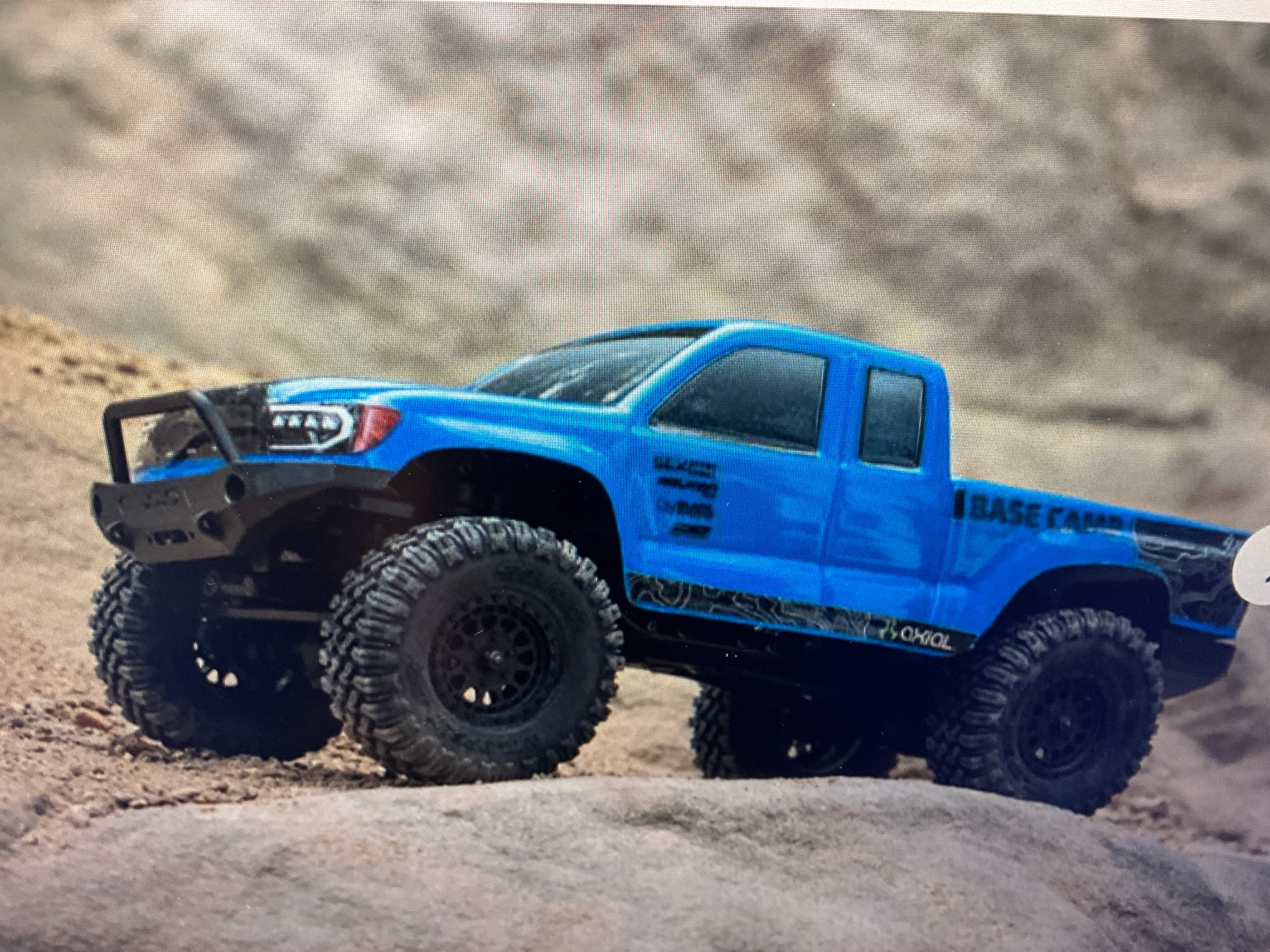 AXIAL 1/24 SCX24 Base Camp 4WD Rock Crawler Brushed RTR with Battery & Charger
