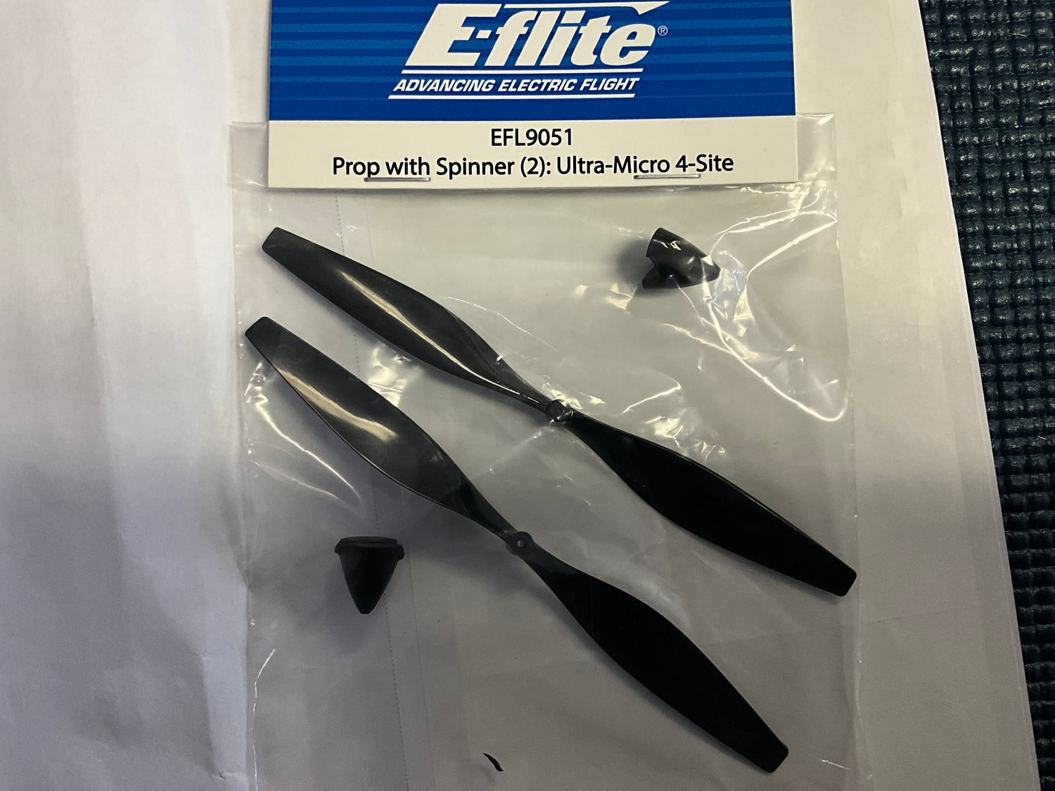 E-FLITE Prop and Spinner 130 x 70 (2): UM 4-Site/Champ
