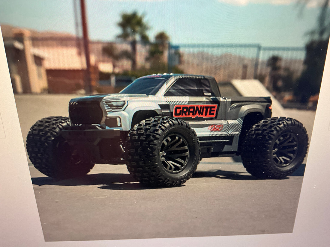 1/10 GRANITE 223S DSC 4X4 RTR Brushless Monster Truck, Gun Metal