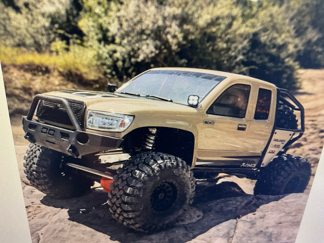 AXIAL 1/6 SCX6 Trail Honcho 4X4 RTR Brushed Rock Crawler, Sand